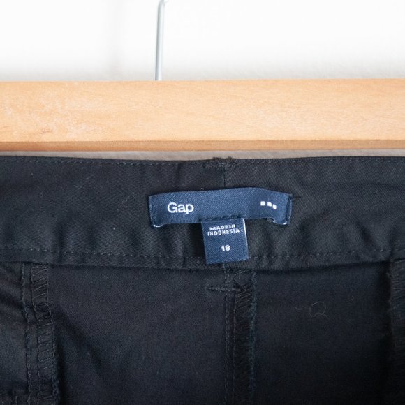 GAP | BLACK SHORTS - Picture 3 of 4